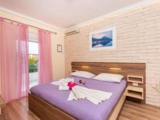 Villa Goldfield - Classic One Bedroom Apartment with Sea View and Balcony - 4