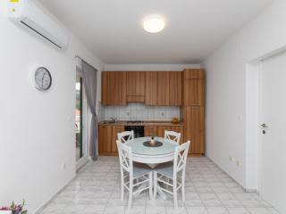 Villa Supetar Garden - Standard Two Bedroom Apartment with Terrace - 8