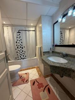 Luxury 2BR seafront Apt with panoramic sea views - 6