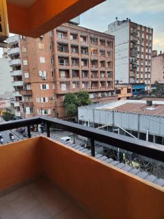 Comodo Departamento microcentro 1D, Confiable, con Balcon vista al cerro - 5