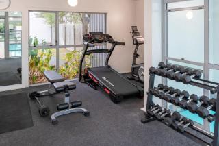 Ground Floor Apartment CBD - Pool, Gym & Parking - 4