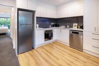 Ground Floor Apartment CBD - Pool, Gym & Parking - 8