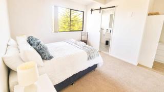 Scotts Ocean View - 6BR beachside Mollymook home - Mollymook - 2