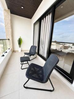 Sea-View Studio near Beach & Rooftop Pool - 1