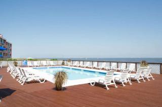 Beachfront condo with pool Gulf-view balcony central AC & washer&dryer - 8