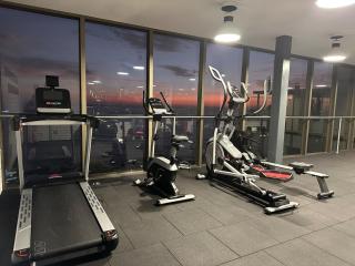 Luxury Ocean View Apartment - Pool & Gym - 3