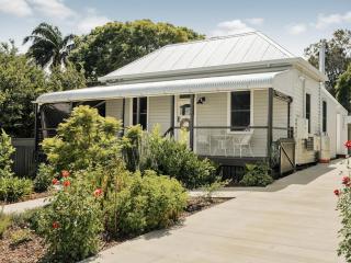 Eastside Cottage Retreat - Pet Friendly - 0