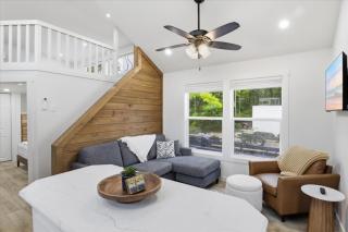 Oasis Cozy Home Near Marina, Dock Access & Dining - 3