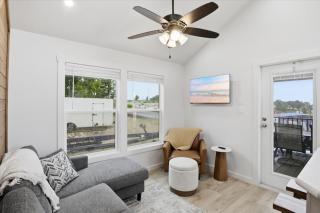 Oasis Cozy Home Near Marina, Dock Access & Dining - 1