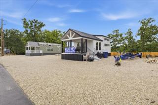 Oasis Cozy Home Near Marina, Dock Access & Dining - 9