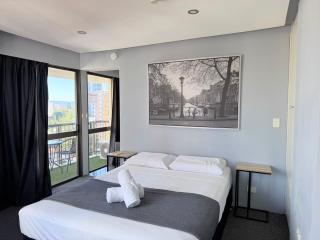 Surfers Paradise Beach Holiday Apartments - 3
