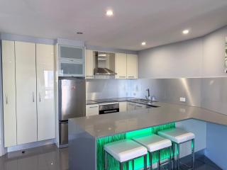 Surfers Paradise Beach Holiday Apartments - 1