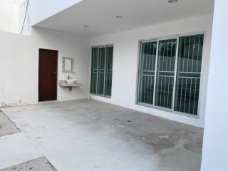 Minimalist house with pool and patio - 3