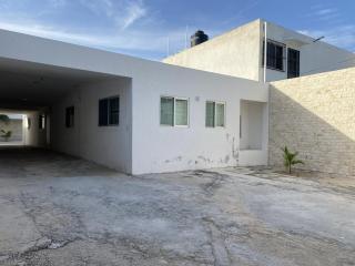Minimalist house with pool and patio - 5