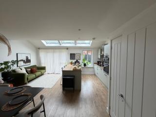 Modern, design-led 3 bedroom detached house - 5