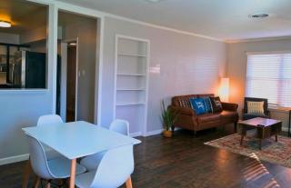 Spacious 4BR Home 2 Kitchens Sleeps 8 - 8