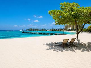 2Bdrm Stunning Beachfront Apt Ocho Rios Bay Beach - 9