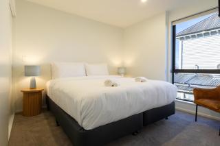 Contemporary Townhouse - Near CBD & Gated Parking - 2