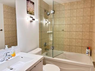 Home stay - Room with Yonge Street view and 3 Star Hotel Amenities - 4