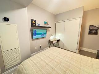 Home stay - Room with Yonge Street view and 3 Star Hotel Amenities - 9