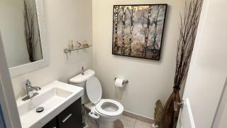 Home stay - Room with Yonge Street view and 3 Star Hotel Amenities - 5