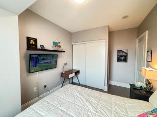 Home stay - Room with Yonge Street view and 3 Star Hotel Amenities - 7