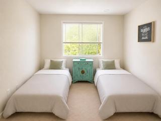 Spotless 3BR House AC Quiet Near Microsoft - 4