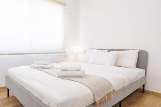 Bright Central Limassol Apartment near the Beach by The Front Desk - 9