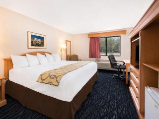 Baymont by Wyndham Hot Springs - 5