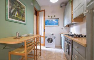 Cozy Apartment In Viareggio With Wifi - 7