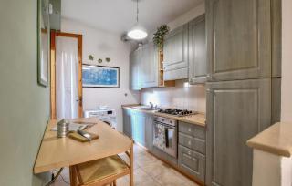 Cozy Apartment In Viareggio With Wifi - 3