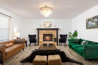 Timeless-Texas-Inn - Heated Pool Oasis & Lux Vibe - 6