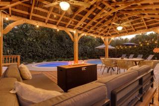 Timeless-Texas-Inn - Heated Pool Oasis & Lux Vibe - 4