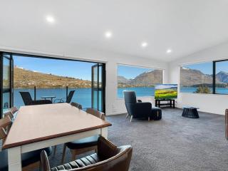 Lakeview Townhouse | Relax Above Queenstown - 0