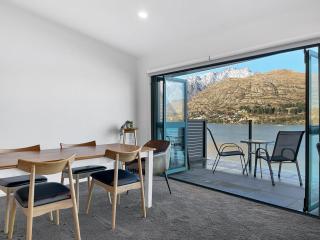 Lakeview Townhouse | Relax Above Queenstown - 9