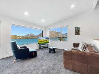 Lakeview Townhouse | Relax Above Queenstown - 2