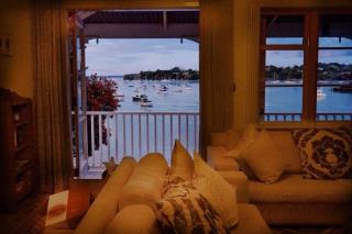 Bay View 3-Bedroom Apartment Historic Beachfront Haven Restful, Charming, Unbeatable Views - 2