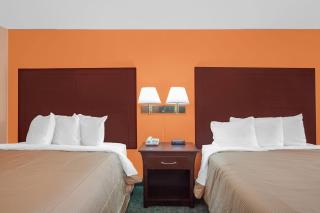 Days Inn by Wyndham Moulton - 8