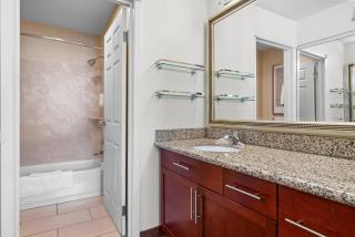 MainStay Suites Appleton Airport - Fox River Mall Area - 1