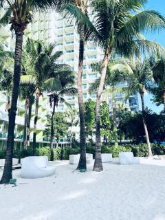 Aesthetic 1BR Beach View at Azure Parañaque - 8