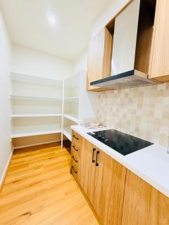 Grand Suite with Ensuite Bathroom - 8