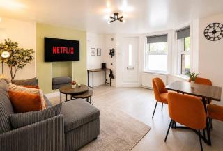 1-Bed Garden Flat Near Lee Station with Parking - 0