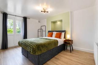 1-Bed Garden Flat Near Lee Station with Parking - 3