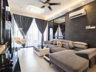 2BR Infinity Pool Condo Near Jonker 5Pax - 0