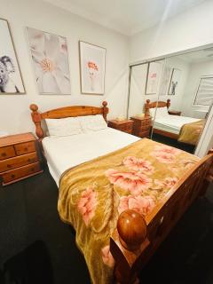 Serene Guest Room Retreat in Caloundra West - 2