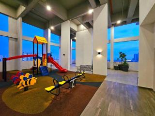 2BR Infinity Pool Condo Near Jonker 5Pax - 6