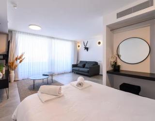 sea side של רשת Stay - דירת סטודיו יוקרתית עם נוף לים ובריכה מחוממת דקה מהחוף - 7