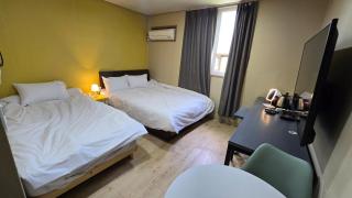 Q Motel - 4