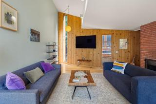The Meadowlark - Midcentury Gem Minutes from Campus home - 3