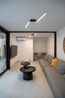 Athelio Boutique Entire Home, Private Courtyard, Outdoor Bar - 5